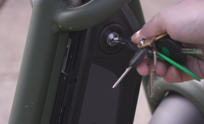 radrunner-ebike-battery-key